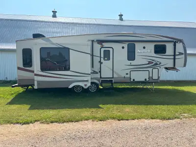 I'm selling my grandparents 2015 Palomino Sabre fifth wheel, a spacious and comfortable recreational...