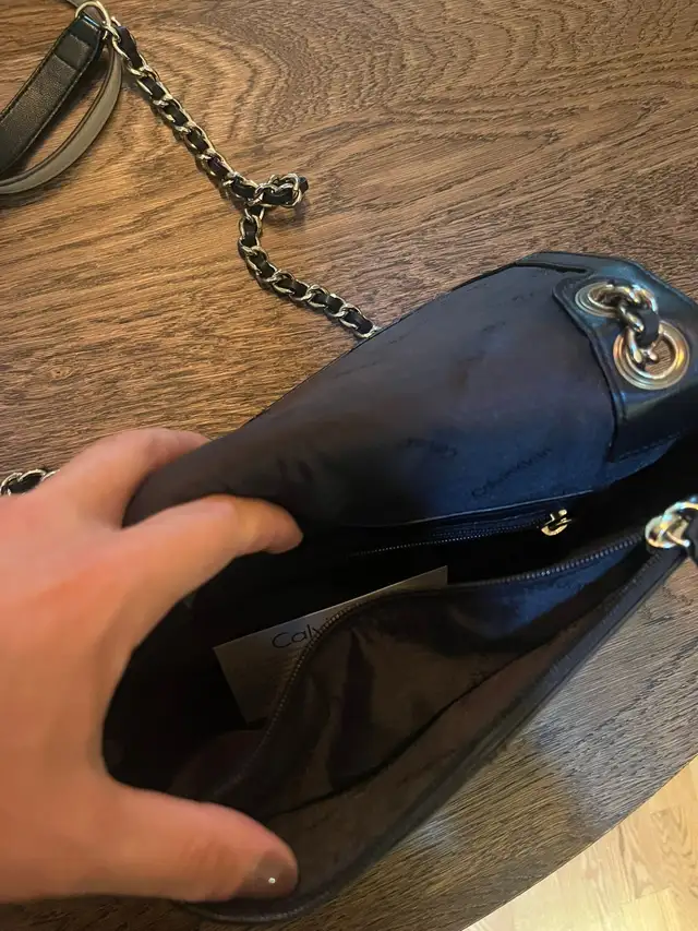 CK Calvin Klein leather bag purse in Women's - Bags & Wallets in Mississauga / Peel Region - Image 3