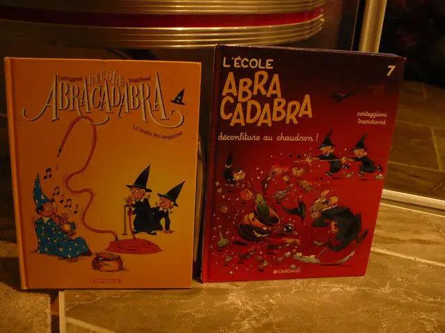 L'ÉCOLE ABRACADABRA NO.2 ET NO.7 ( BANDES DESSINÉES ) $ 8.00 CH62863259339651126