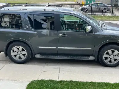 2012 LUXURY SUV IN MINT CONDITION
