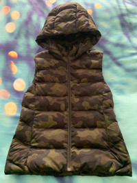 Woman’s Camo Down Hooded Vest - Size Large 