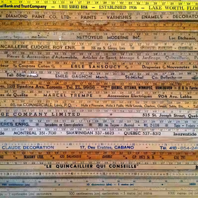 Antiquité. Collection de verges et de mètres publicitaires en bois. Le prix indiqué est pour UN SEUL...