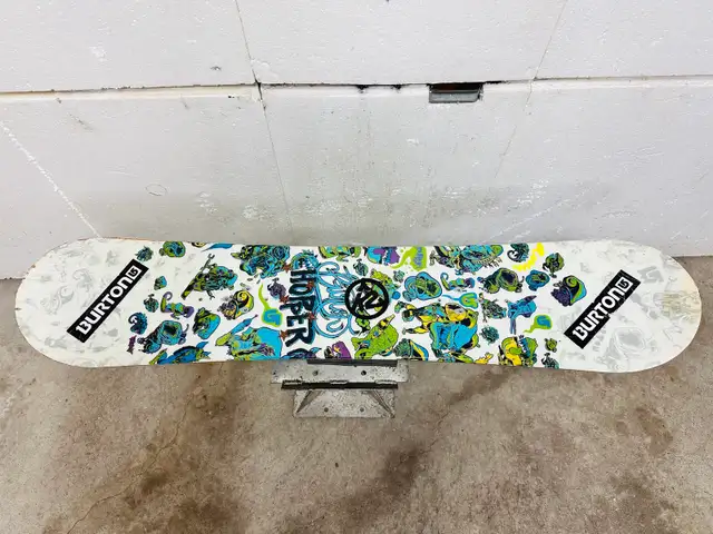 Burton kids snowboard 125 cm in Snowboard in Markham / York Region - Image 2