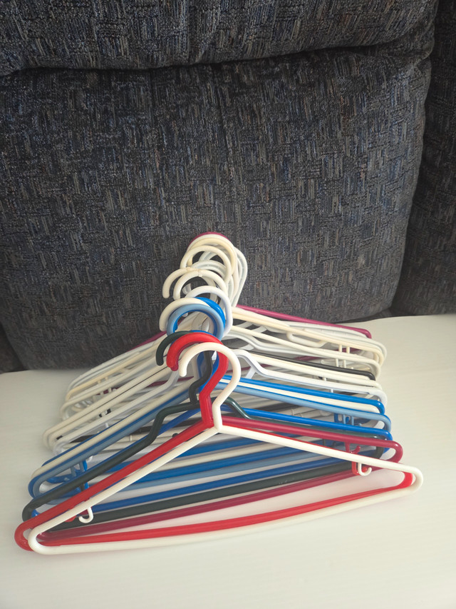 cintres pour vêtements dans Rangement et organisation  à Laval/Rive Nord