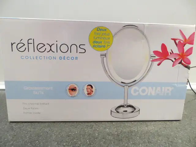 CONAIR – MIROIR DE VANITÉ in Bathwares in Laval / North Shore - Image 4
