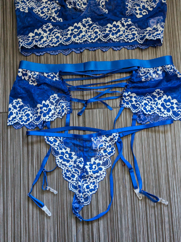 Lingerie 3 morceaux bleu dentelle tanga 1XL neuf dans Femmes - Autre  à Longueuil/Rive Sud - Image 3