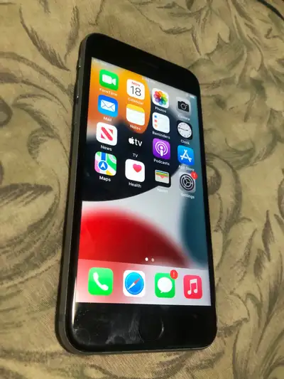 Phone is factory reset with newest software so it’s ready to use! No scratches in screen and battery...