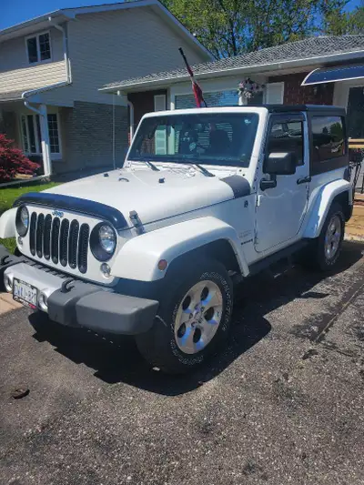 2014 jeep wrangler sahara 2dr 61000 km in excellent condition. drives perfectly. CERTIFIED INCLUDED...