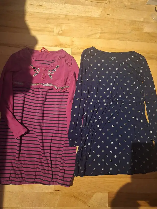 Lot de vêtements 7-8t fille in Kids & Youth in City of Montréal - Image 3