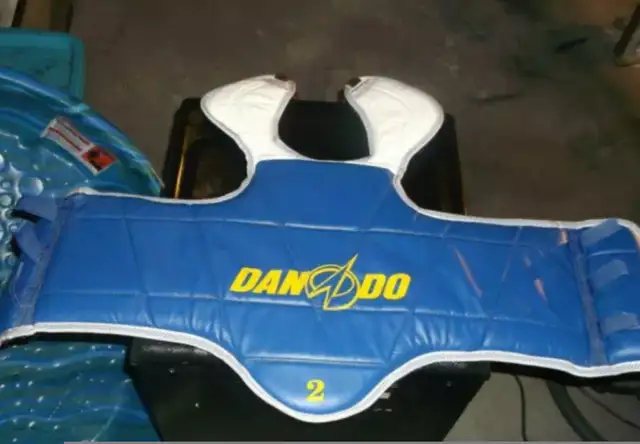 Double sided MARTIAL ART SPARRING PROTECTIVE VEST in Other in Gatineau - Image 3