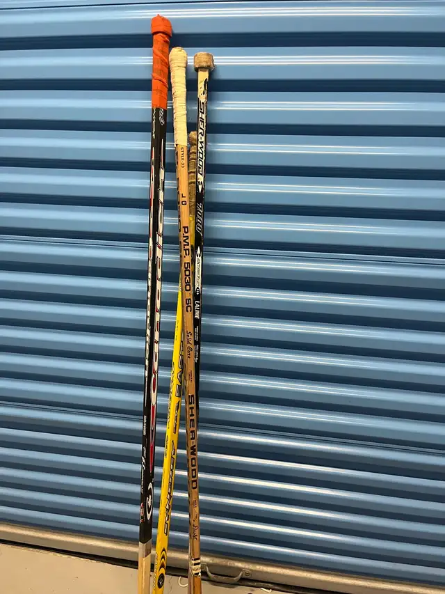 Hockey sticks and goalie helmet in Hockey in City of Toronto - Image 3