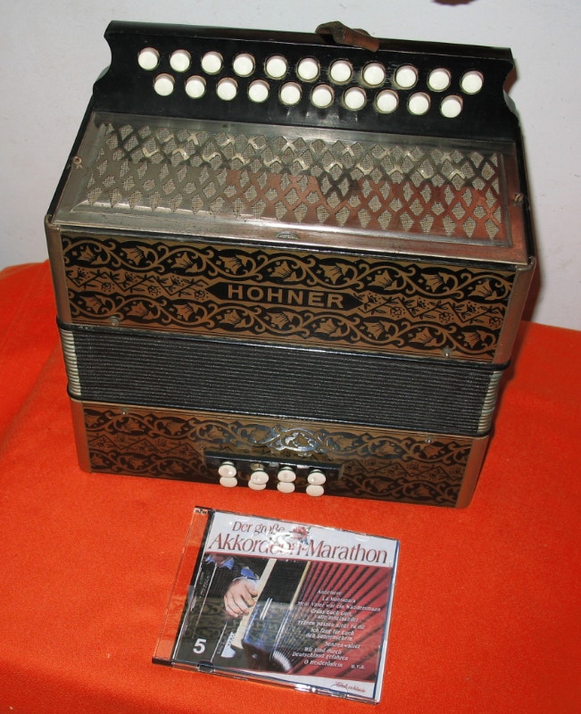 Accordion Hohner Vienna Pokerwork In C/F Arts & Collectibles