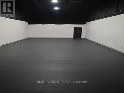 Looking for investor buyer or end-user. Spacious unit with total 1460 Sf., including 1340 SF industr...