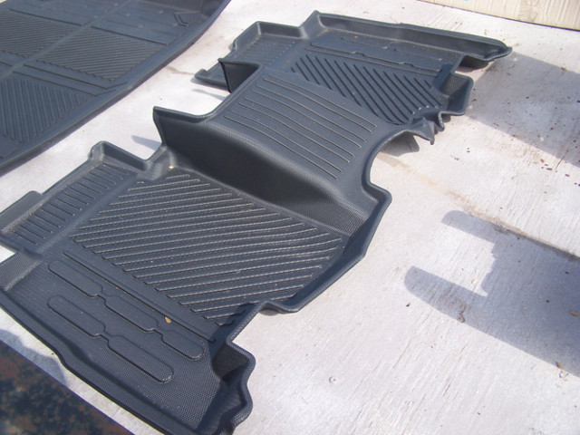 FORD BRONCO 7 PC. FLOOR MATS 2021-2023 in Other Parts & Accessories in Hamilton - Image 4