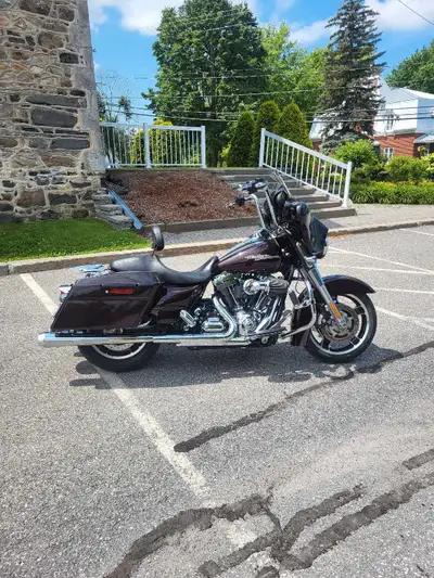 2009 flhx 1584 stage1,mec-a1, guidon 14po, muffler bassini, entré d, air screaming eagle, pneus Mich...