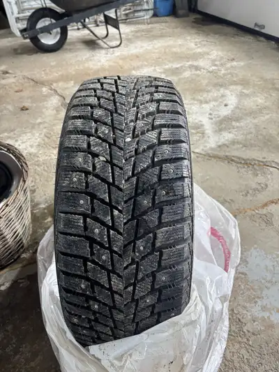 215/55r16 Used for a season (approximately 4000km) Great condition Fitted on my Honda Civic $800 or...