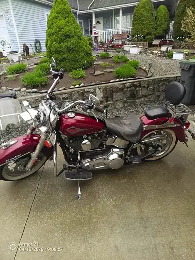 This 2000 Harley-Davidson Heritage Softail Classic is a well-maintained, pre-owned motorcycle that c...