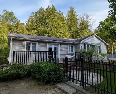 **Rooms for weekly (starting at $250) and monthly (starting at $950) rates** *One room available wit...