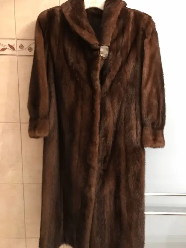 Mink coat for women. in Women's - Tops & Outerwear in City of Montréal - Image 2