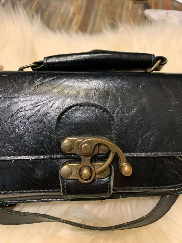 purse lot of 3 in Women's - Bags & Wallets in Oshawa / Durham Region - Image 7