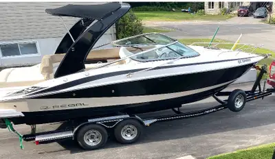 Bateau Régal 2550 Cuddy Cabin 2010 Moteur Volvo 8,1 très performant 800 heures Toit Bimini Toile de...