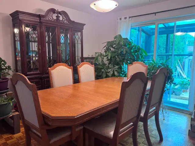 Solid Wood Dining Table with Six Chairs in Dining Tables & Sets in Laval / North Shore - Image 3