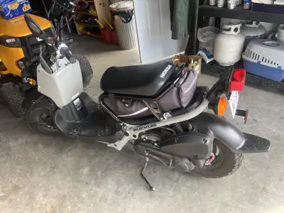 Honda Ruckus, 2023 Femme propriétaire 3844km Prop comme neuf Original, aucune modification Entretien...