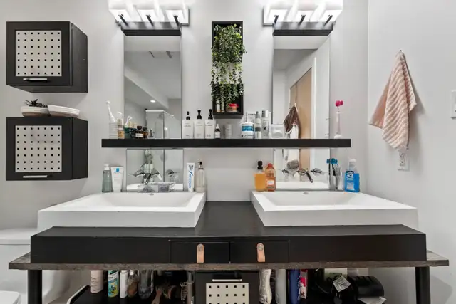 Upscale furnished rental in unbeatable location in Room Rentals & Roommates in City of Montréal - Image 11
