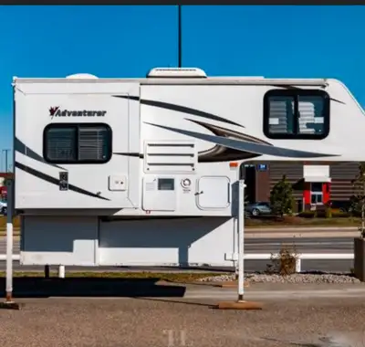 2013 Adventurer 80GS. Comes equipped with a full bathroom with standup shower, power awning, CD ster...