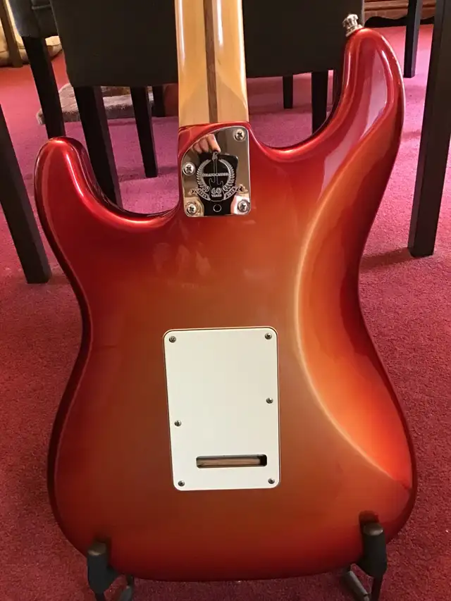 PROPERLY SET-UP 60th Anniversary Deluxe Stratocaster in Guitars in London - Image 8