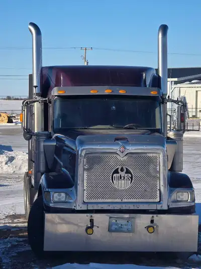 2007pre emission motor done in the past 530hp isx cummins 18speed heavy spec lockers 46rears air bag...