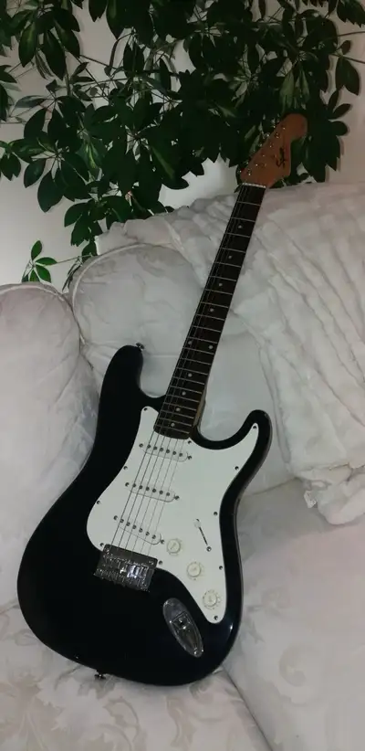 Electrtic Guitar Squier by Fender Stratocaster, View more