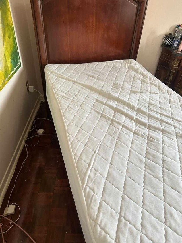 Simple bed with frame dans Lits et matelas  à Laval/Rive Nord