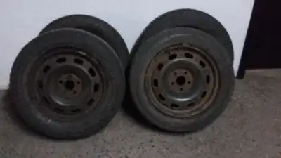 Volkswagen Jetta winter tires on steel rims good for 1 season. 2 are studed tires Pneus d'hiver sur...