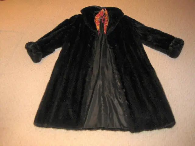 ***ELEGANT MANTEAU DE VISON BLACK DIAMOND GRANDEUR 12 ANS *** in Women's - Tops & Outerwear in City of Montréal - Image 3