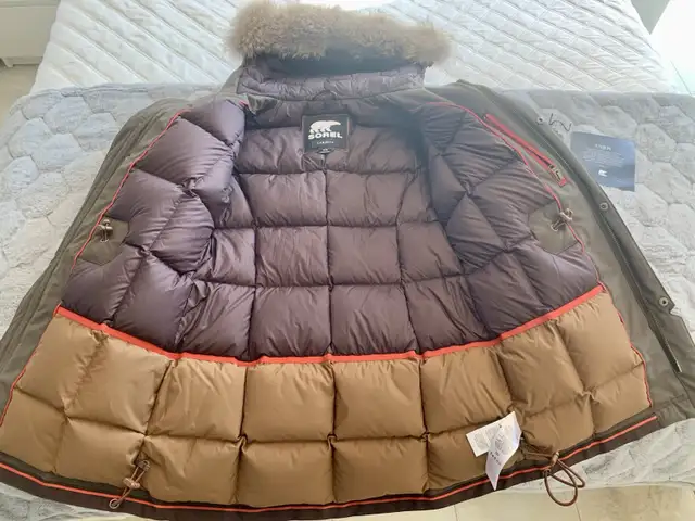 New Women’s parka Sorel - size M in Women's - Tops & Outerwear in Kitchener / Waterloo - Image 2