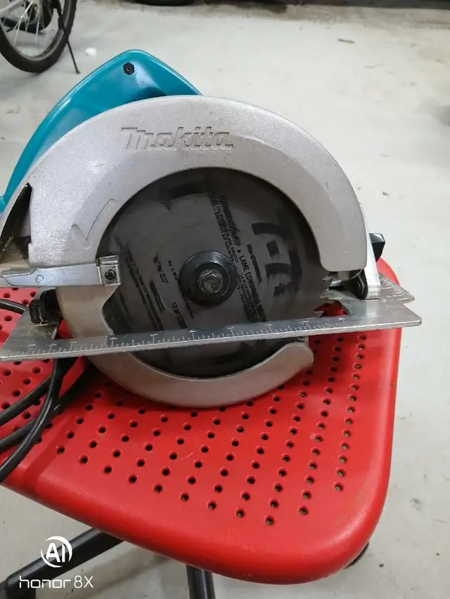 Makita 5007NB  circular saw in Power Tools in Lethbridge - Image 2