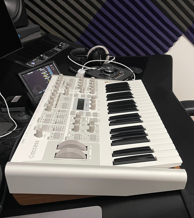 Access Virus TI2 Polar Synthesizer in Pianos & Keyboards in Windsor Region
