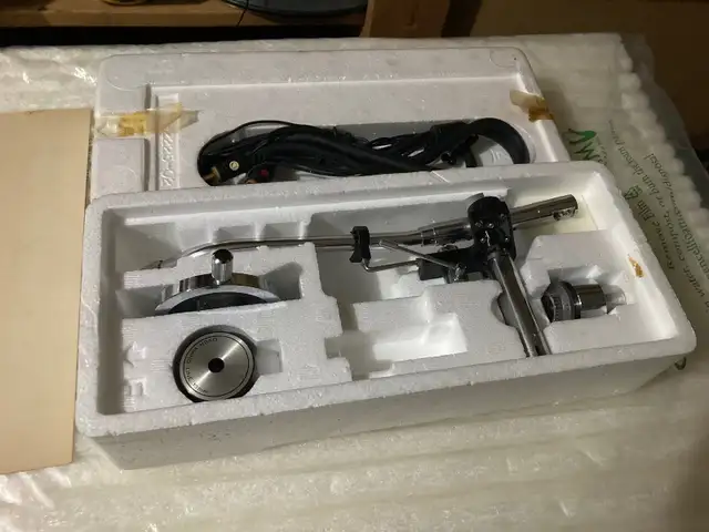 Kenwood KD-750 /  Trio KP-7700  top model Quartz Lock turntable in Stereo Systems & Home Theatre in Mississauga / Peel Region - Image 7