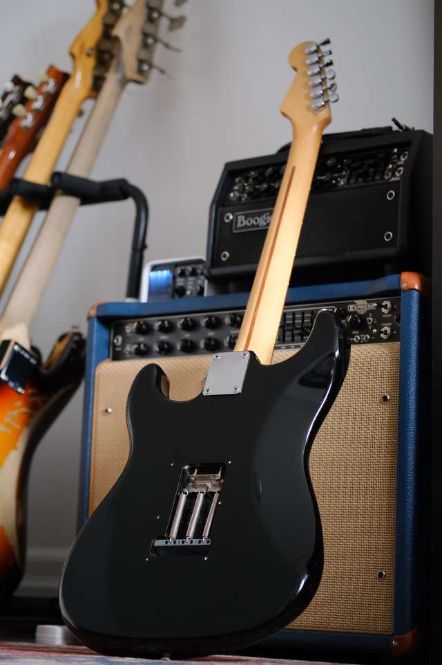 1993 Japan Squier Stratocaster in Guitars in City of Toronto - Image 3