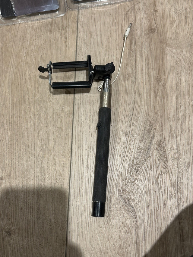 iPhone X Case and Selfie Stick in Cell Phone Accessories in Markham / York Region - Image 2