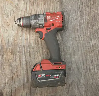 Milwaukee fuel 1/2" drill w/ 5 ah battery , View more