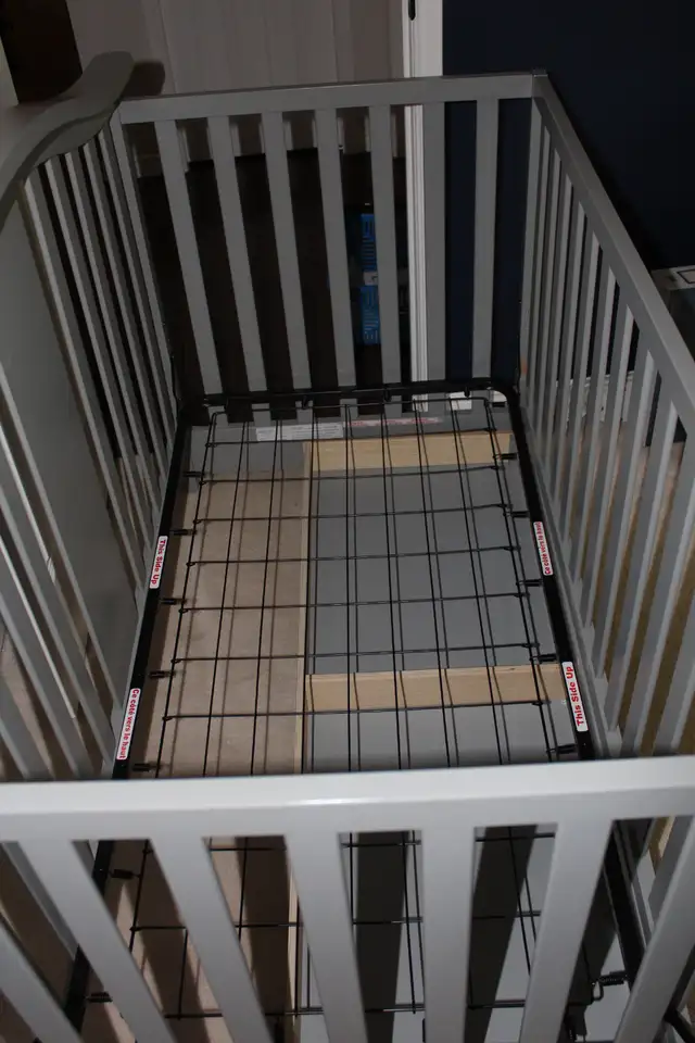 Graco Solano Crib in Cribs in London - Image 5