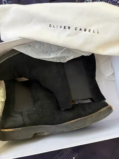 Elevate your style with these Oliver Cabell Chelsea boots, crafted in Spain from high-quality black...