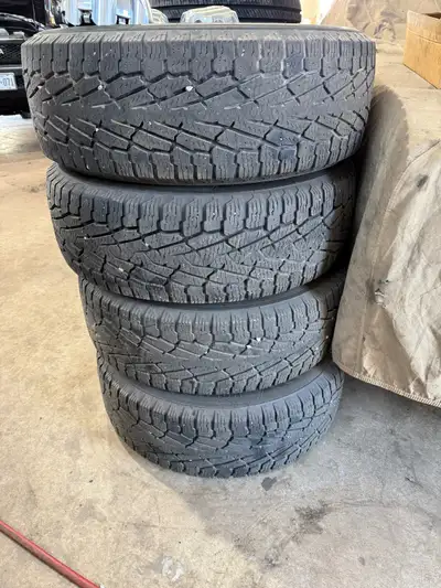 Set of 4 Nokian Hakkapeliitta LT2 LT285 -70R17 Load Range D tires only. Rims are not included Used 2...