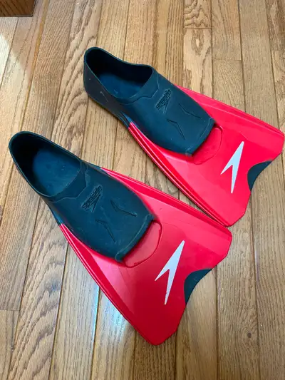 Speedo switchblade flippers Men’s size 11-12, View more
