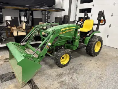 2008 John Deere 2320 diesel tractor with loader and John Deere front mount snow blower. 1 owner very...