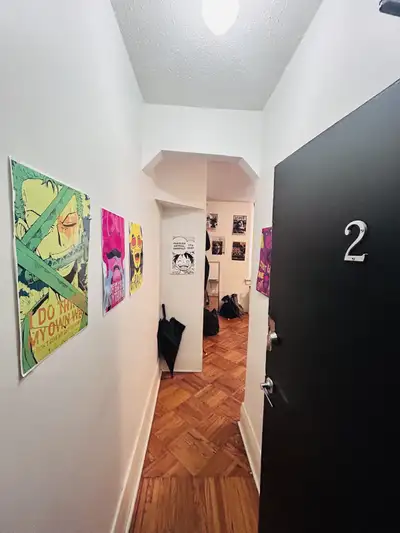 1 bedroom apartment in downtown Stratford. Can be shared by 2 people or taken as a private apartment...