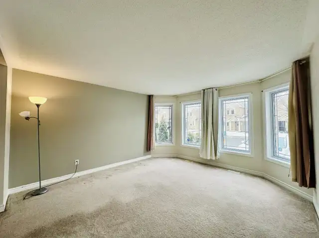 Barrhaven Cresthaven Dr End unit townhome for rent in Long Term Rentals in Ottawa - Image 7