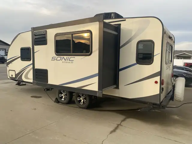 2018 Venture RV Sonic in Travel Trailers & Campers in Regina - Image 4